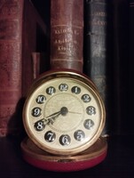 Diplomat kerek utazó óra bordó tokkal