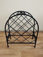 Kovácsoltvas bortartó