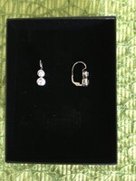 Csodaszép, kettős buton foglalatú fehérarany fülbevaló magyar fémjellel