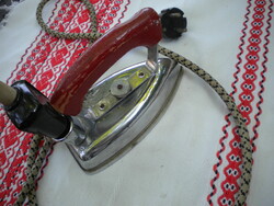 Antik mini vasaló működő állapotban gallér vasaló úti vasaló