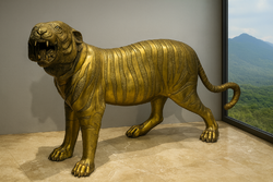 Bronz tigris 70’-es évek Hollywood design