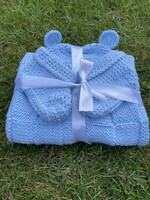 Babaváró csomag: kék kötött babatakaró horgolt füles sapka babacipő