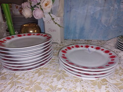 Retro Alföldi piros napocskás, porcelán süteményes tányér, 17cm
