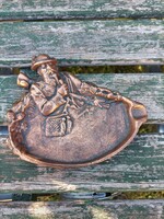 Vadász jelentés hamutartó