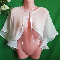 Hófehér színű, szatén szegélyes muszlin menyasszonyi pelerin, válltakaró