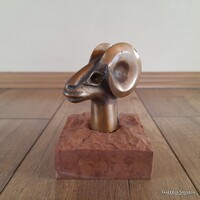 Régi iparművész bronz kosfej