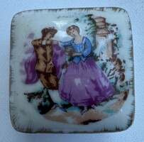 Japán jelzésű, európai stílusú pici  porcelán ékszeres dobozka (1980 körüli)