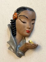 ART DECO FESTETT KERÁMIA NŐI FALIMASZK, SÁRGA KISMADÁRRAL, TALÁN KOLOZSVÁRI KERÁMIA 12 CM