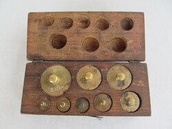 Régi réz mérlegsúly készlet fa dobozban