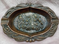 2507/17 Jelenetes bronz hamutál