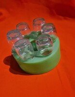 Fütyülős pálinkás pohárkák üvegre való tartóban