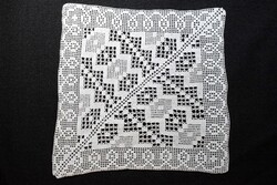 Horgolt csipke kézimunka terítő , kisterítő , textil dekoráció , asztalközép 23,5x23,5cm