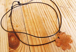 Szövet láncon vörösréz négylevelű lóhere medál