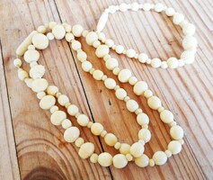 Csontból faragott nyaklánc és karkötő