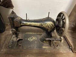 Singer 28K varrógép 1907-ből dobozában