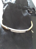 Szép mutatós mágneses karkötő