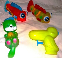 Tündéri minőségi gumi kádjáték csomag 3db figurával +egy vizipisztoly EGYBE méretek az utolsó képen