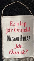 Zászló, asztali zászló: Magyar Hírlap.