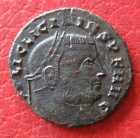 Római kisbronz LICINIUS Jupiter madárral hátlap (G2)