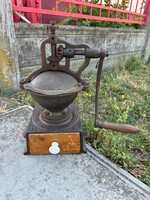 Régi működő Szatócsbolti kávédaráló kávé kávéimádóknak