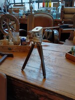 Fényképezőgép állvány, 20. század közepéről, kihúzható lábakkal, jó állapotban