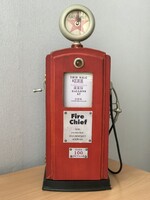 Retro benzinkút formájú kisszekrény - működő órával