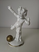 Régi porcelán puttó arany labdával 13 cm