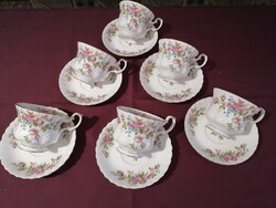 Gyönyörű virágmintás teáscsésze alátéttel