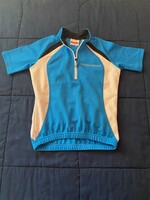 116-os méretű Nakamura márkájú kék gyerek felső. Alul gumis,hátúl 3 db zsebbel. Háta hossza 50 cm.