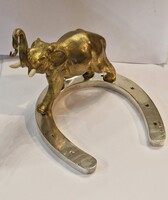 Louis-Albert Carvin: Bronz elefánt  szerencsepatkóval