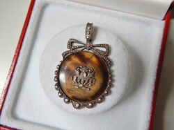 Antik osztrák ezüst medál valódi teknős páncél díszítéssel
