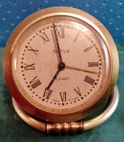 SLAVA- DEKORATIV MECHANIKUS/felhuzos/ ASZTALI ORA  acél váz, réz keret és támasztó gyűrű kb. 9 cm
