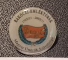 Rákóczi-emléktúrák kitűző úttörő