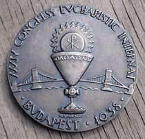 1938. Eucharisztikus Kongresszus Budapest plakett . Peremen jelzett  ezüstözött bronz 55mm . F2025