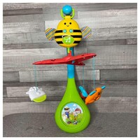 Zenélő kisállatos kiságy forgó