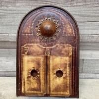 Kézműves fali bőr tartó