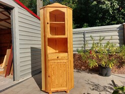 Eladó egy SAROK VITRINES fenyő szekrény, tálaló.  Bútor szép,ÚJSZERŰ állapotú, teljesen fenyő fából