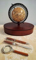 Fa földgömbös ovális írószertartó rózsafa nagyítóval  , levélbontóval  , golyós tollal