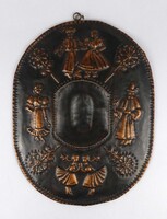 1W966 Retro népiviseletes alakokkal díszített réz dombormű falidísz 30.5 x 24 cm