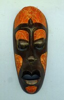 Kézzel faragott tradicionális afrikai fa maszk, fali dísz. Mérete: 52x25 cm.