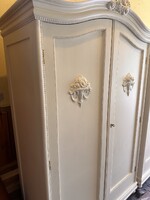 Eladó barokk stílusú, mesterember által felújított szekrény