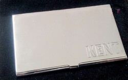 Retro divatcikk kiegészítő. Ezüstözött felületű névjegykártyatartó KENT logóval