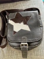 Bull&Hunt bőr válltáska sötétbarna színben, 25 x 23 cm