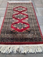 Kézi csomózású Pakisztán Bokhara szőnyeg szép állapotban. Alkudható.