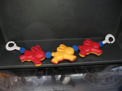 Retro nyuszis babakocsi csörgő