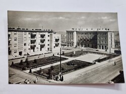 KOMLÓ Térrészlet fekete-fehér régi postatiszta képeslap