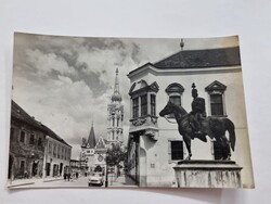 BUDAPEST Vármúzeum a Mátyás-templommal fekete-fehér régi postatiszta képeslap bélyeggel