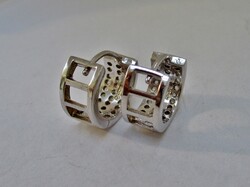 Szép kis széles  ezüst karika fülbevaló fehér kövekkel