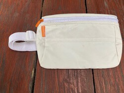 Nagyon szép,hófehér,Lancaster márkájú,új övtáska. Narancssárga színű cipzárral.Mérete: 25x16 cm