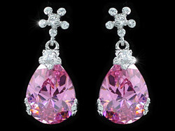 18 KT.-S FEHÉR ARANNYAL GALVANIZÁLT SWAROVSKI KRISTÁLY MEDÁLOS RÓDIUMOS  FÜLBEVALÓ